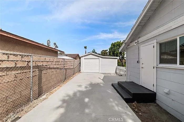 624 N Allyn Ave — Photo 2