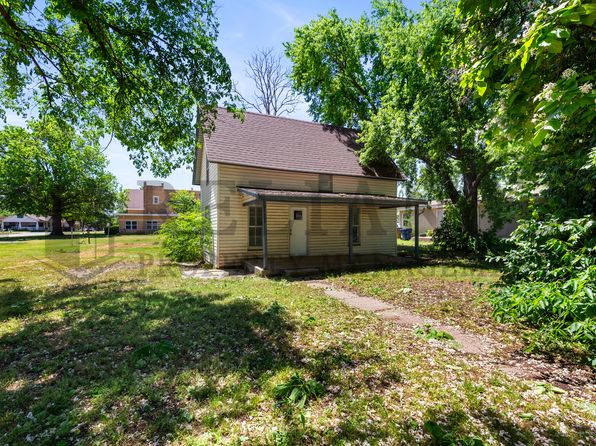 211 W Main St