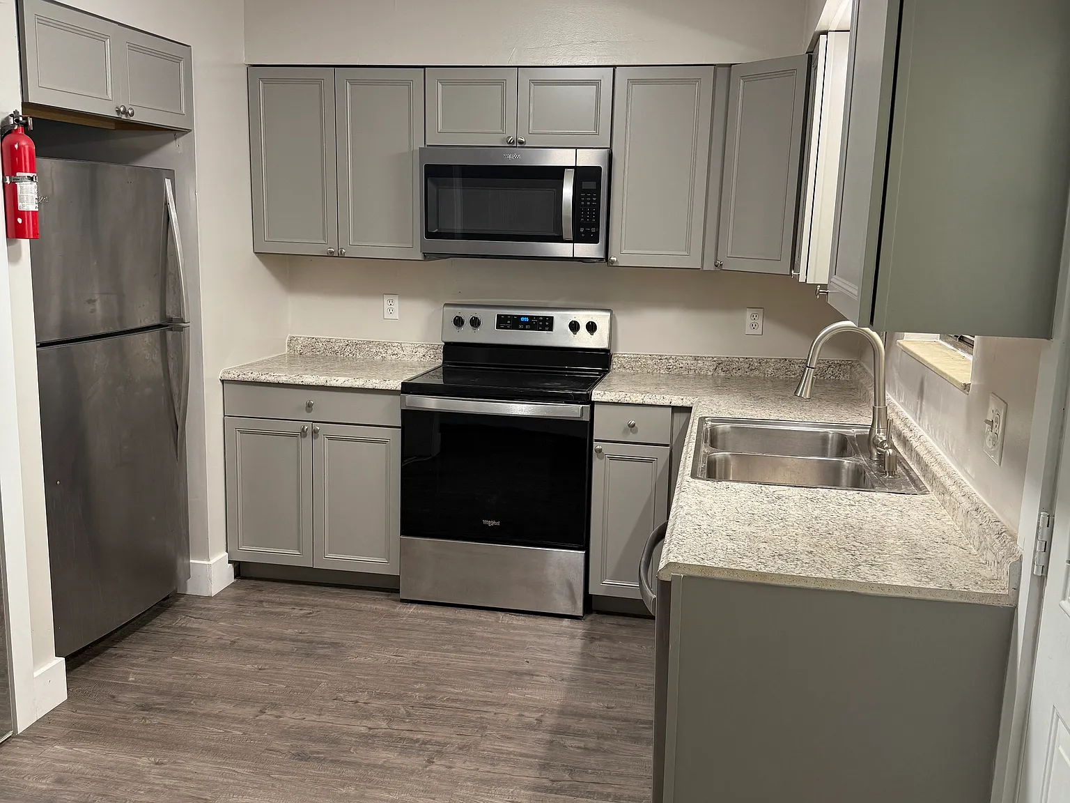 2 bed, 1000 sqft, $1,400 — Photo 3