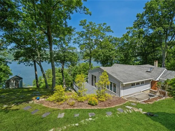 67 Bluff Avenue, Greenwood Lake, NY 10925