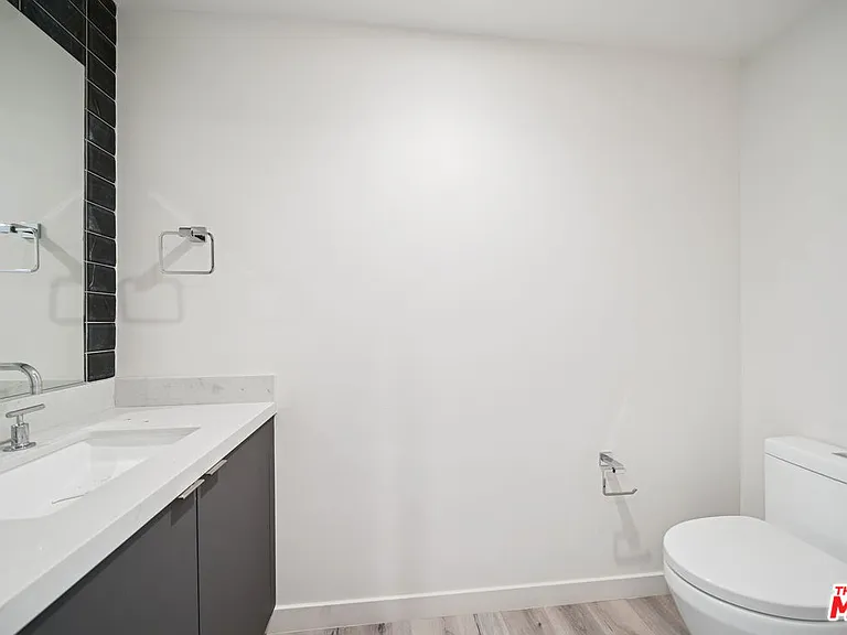 1051 S Corning St #501 — Photo 17