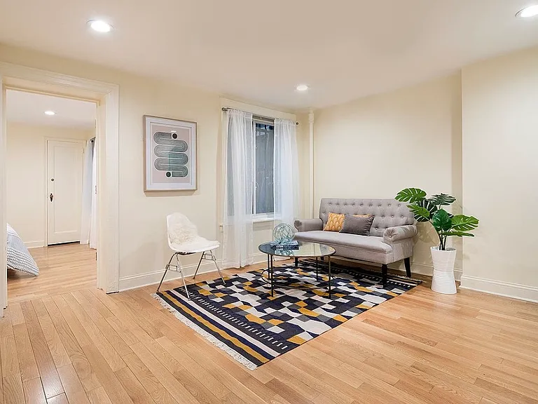 131 E 15th St #1B — Photo 1