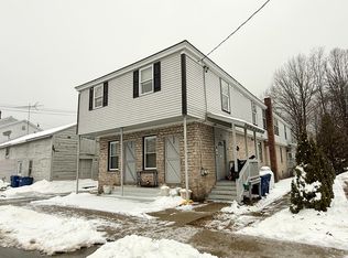 4 Six Maple St, Chester, MA 01011