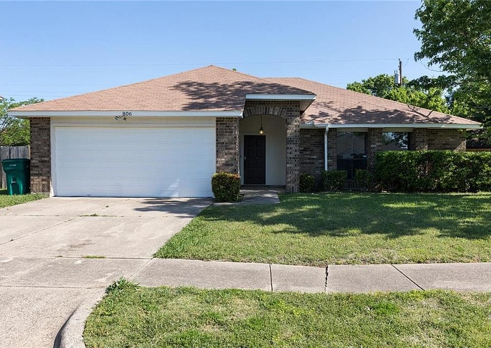 1st image of 806 Clement Dr