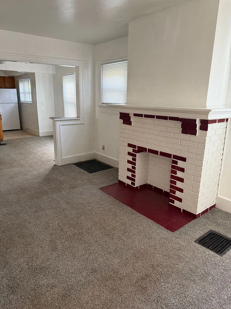 Large Two Bedroom home on Quiet Dayton Street — Photo 2