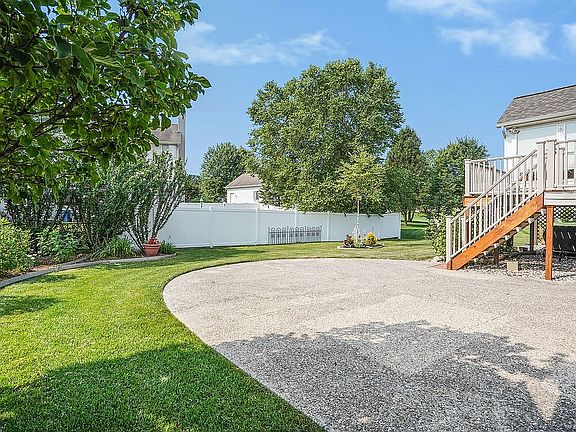 4th image of 7811 Meadowood Dr