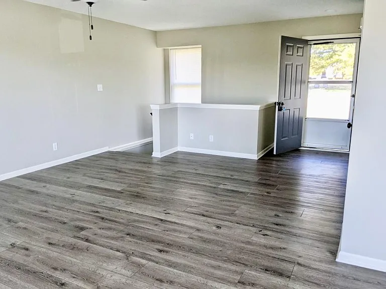 502 N Grove St — Photo 2