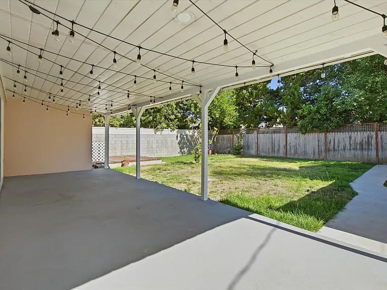 12818 Hatteras St — Photo 19