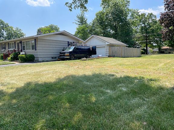 3rd image of 31 Indianwood Dr