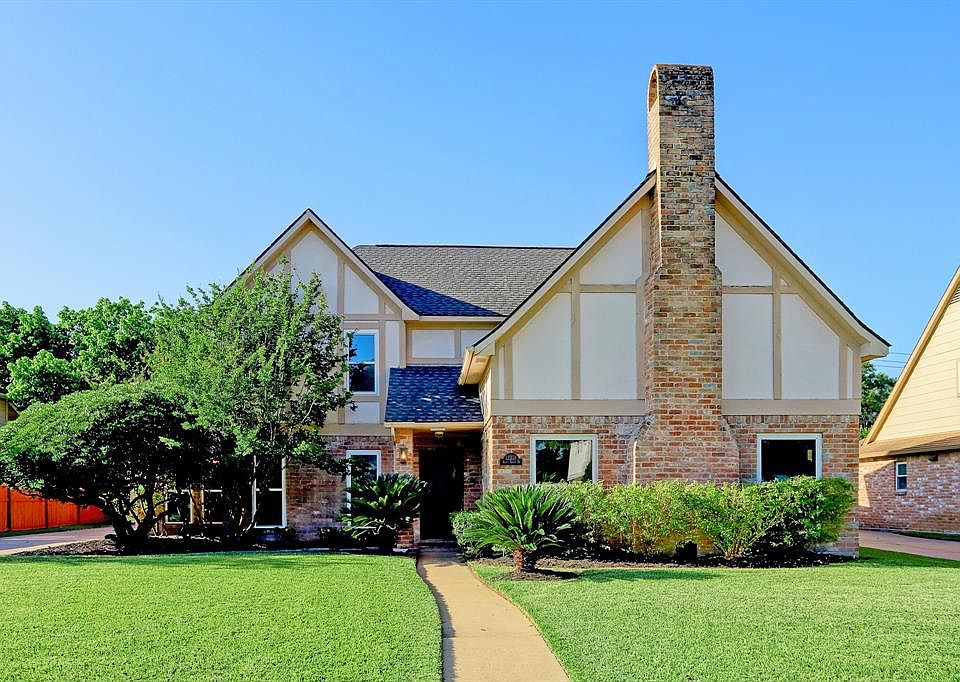 WOW! Talk about curb appeal!