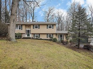 7 Larch Ct, Suffern, NY 10901