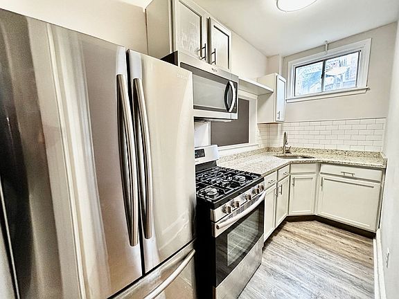 5th image of 24 E Mount Vernon Pl APT 2B