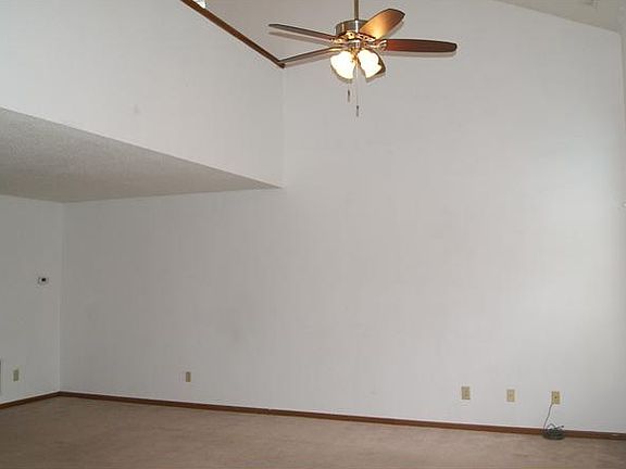 3rd image of 7613 Lake Vista Ln