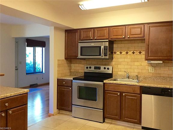 4th image of 819 Tollis Pkwy #7
