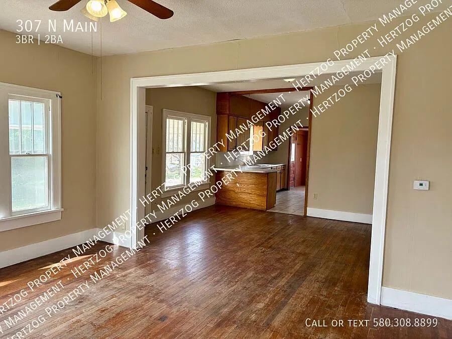 Freshly Updated 3 Bedroom 1.5 Bathroom Home! — Photo 3