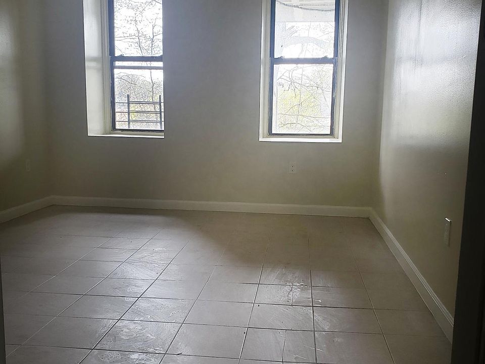 2nd image of 84 Saratoga Ave Floor Basement