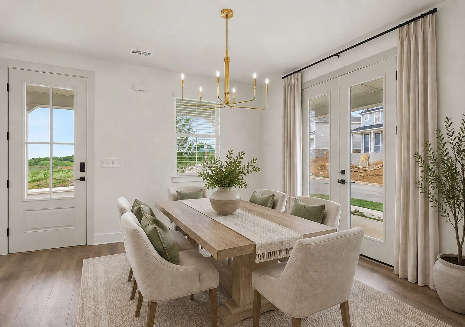 Beautiful 4 Bedroom Home in Franklin's Poplar Farms Community — Photo 4