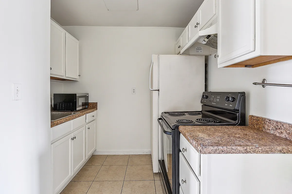 Building Photo - 1118 Monroe St #1