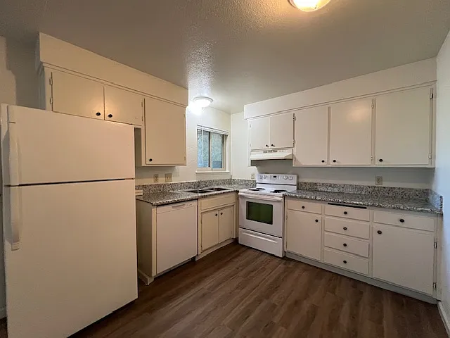 1041 W 9th St #C — Photo 7