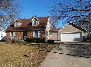 60 Holiday Dr, Clinton, IL 61727