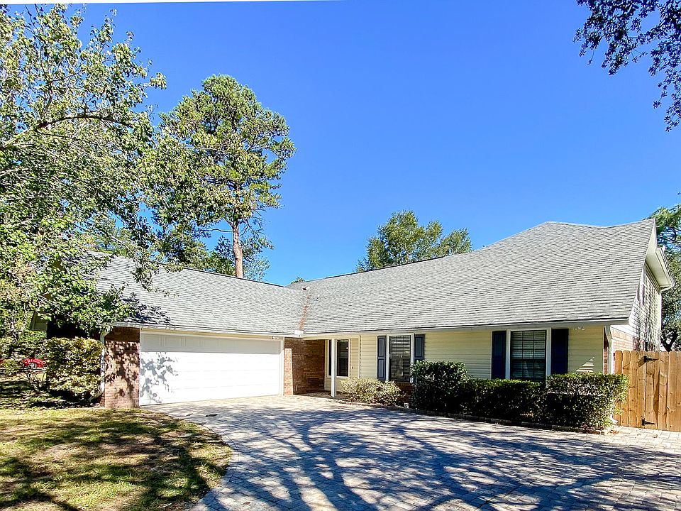 1st image of 103 Oakwood Cir