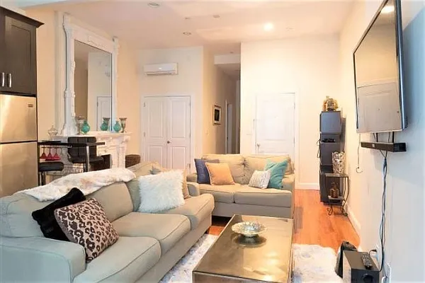 Rented by Compass | media 23