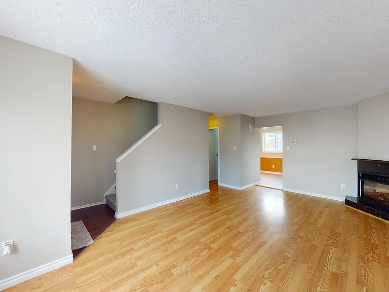 320 Westminster Ave #48 — Photo 2