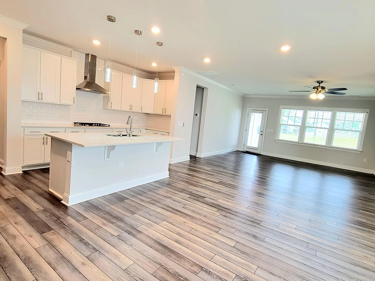 4 bed, 3.5 bath, 2765 sqft, $2,499 — Photo 3