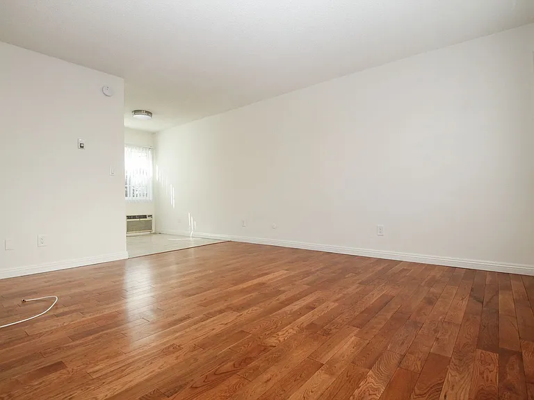 15339 Weddington St — Photo 9