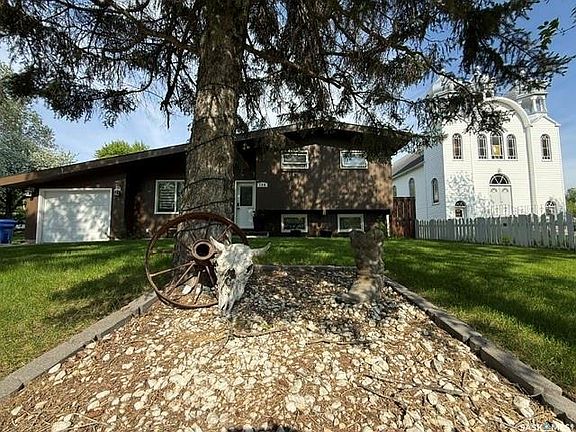 2nd image of 136 Windsor AVENUE