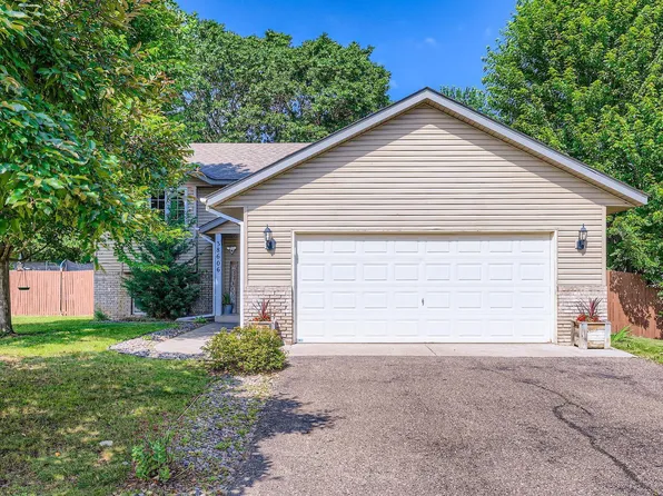 38606 Glacier Dr, North Branch, MN 55056