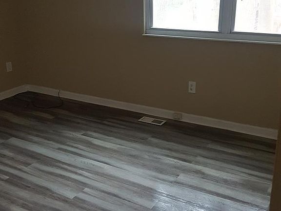 4th image of 1700 Cumberland Valley Dr SE
