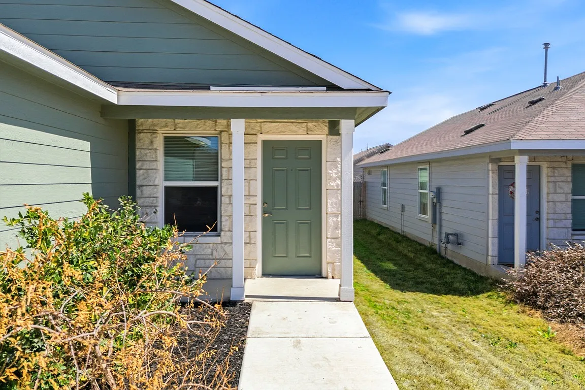 4 bed, 1627 sqft, $1,700 — Photo 4