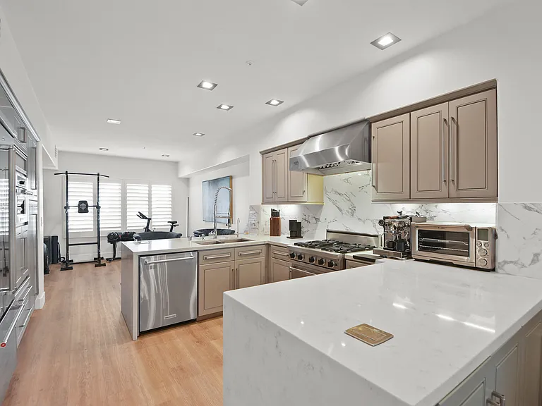 2600 Newport Blvd #210 — Photo 14