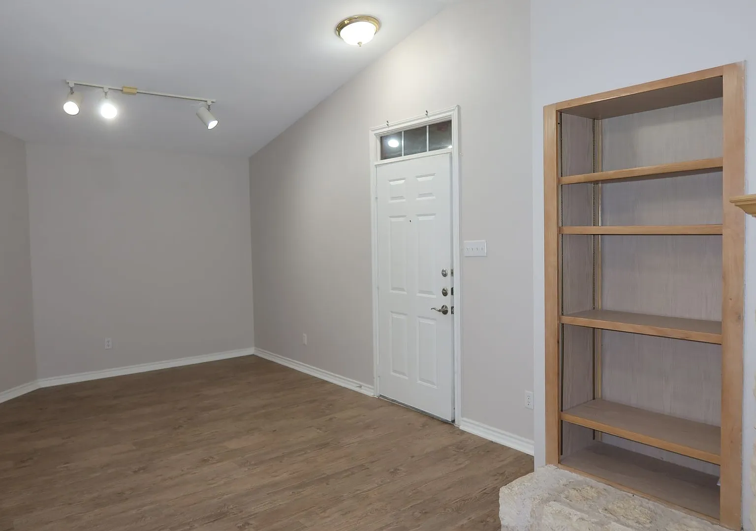 Pointe 360 @ 2222 - One Bedroom With Attached Garage- Resort Pool - Dog Park- $1295 — Photo 3