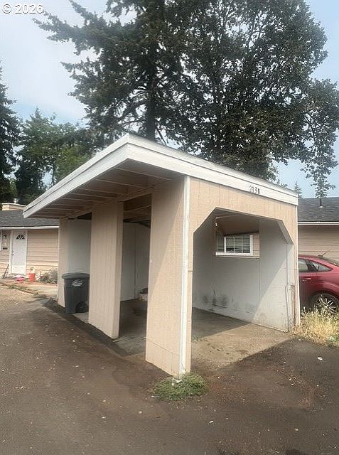2nd image of 213 NW Forest St
