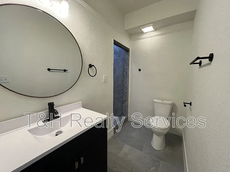 1146 Olive St — Photo 24