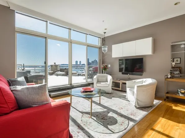 197 8th St APT 319, Charlestown, MA 02129