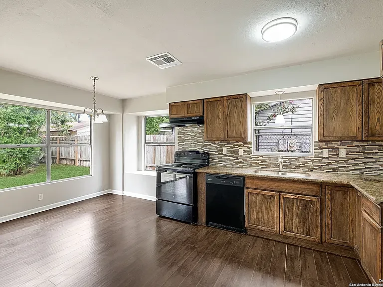 9214 Cliffvale St — Photo 3