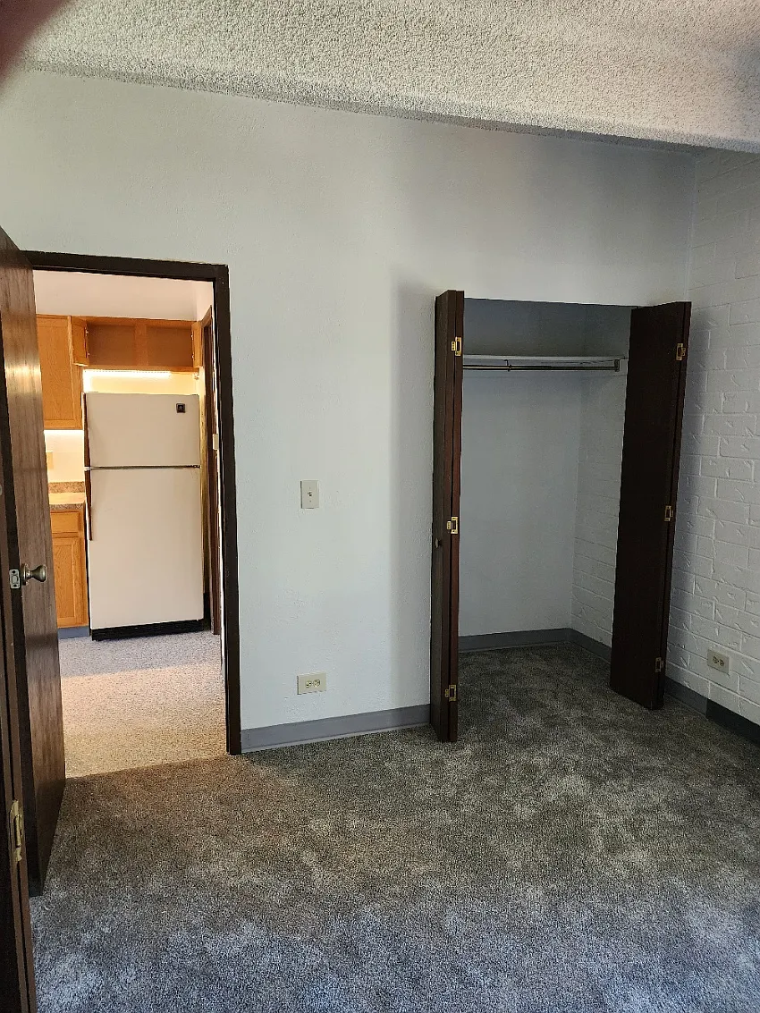 Building Photo - 512 N Cantril St #12