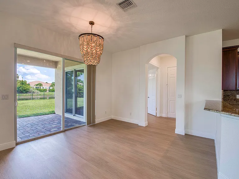 172 Manor Cir — Photo 12