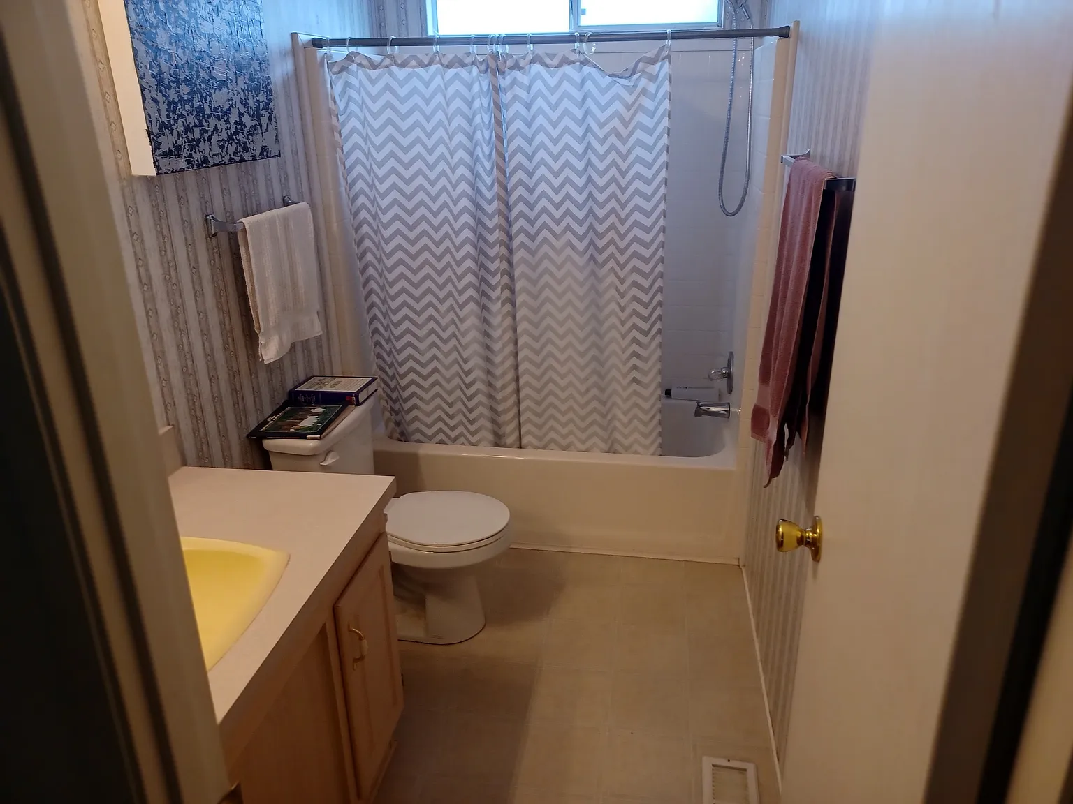 3 bed, 1300 sqft, $1,000 — Photo 4