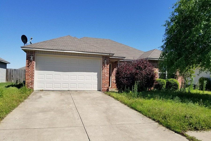1st image of 906 Aster Dr