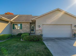 105 Lincolnwood Dr, Lincoln, IL 62656