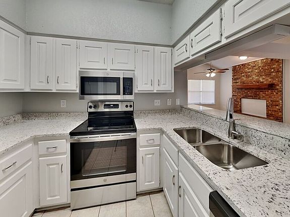 5th image of 702 Monique Pl
