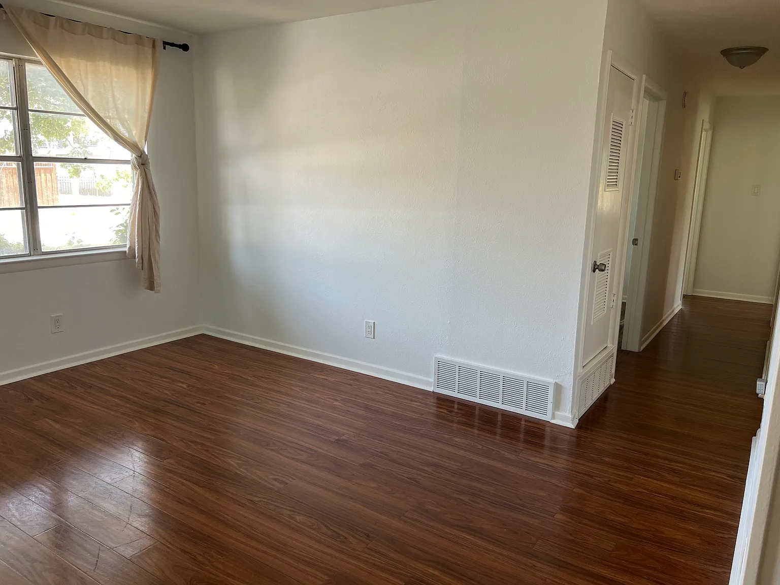 3 bed, 1.5 bath, 1442 sqft, $1,800 — Photo 3