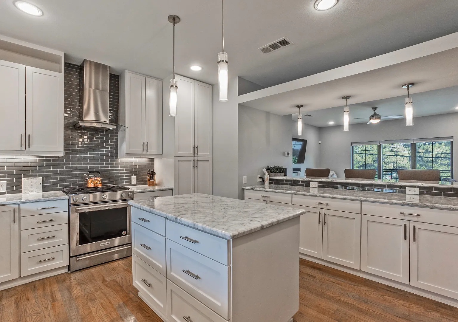 Stylish 2BR/2.5BA Townhome in Prime East Dallas Attached Garage, Unbeatable Location — Photo 2