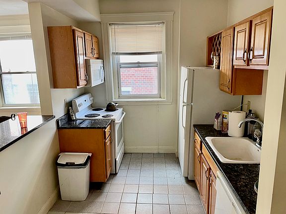 3rd image of 108 Jersey St APT 11