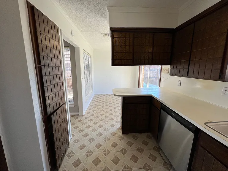 1017 S Neptune Rd — Photo 18
