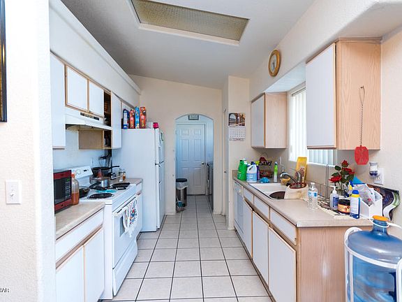 3rd image of 623 Roamer Ln